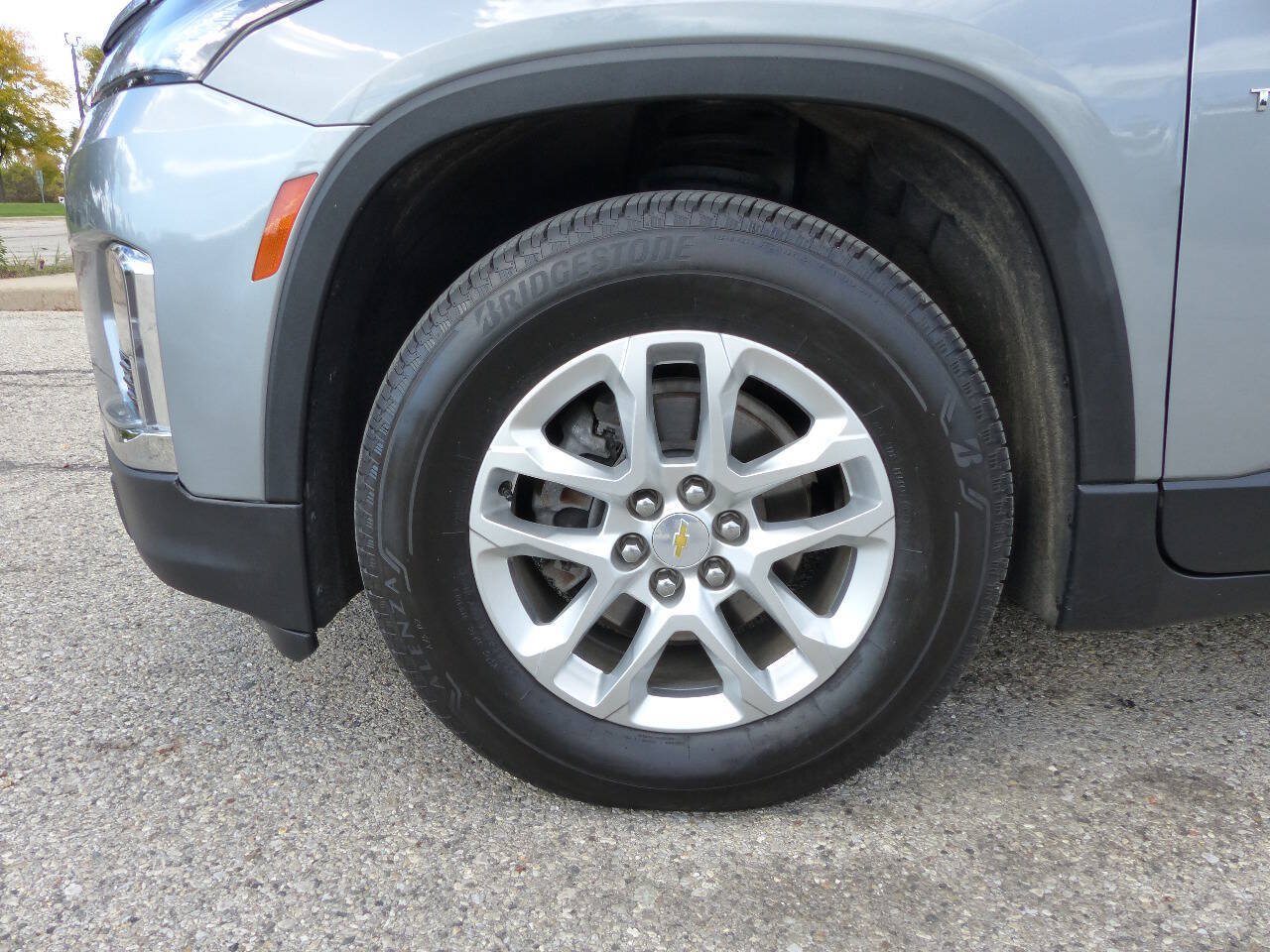 Used 2023 Chevrolet Traverse LS w/ Safety Package FWD image 14