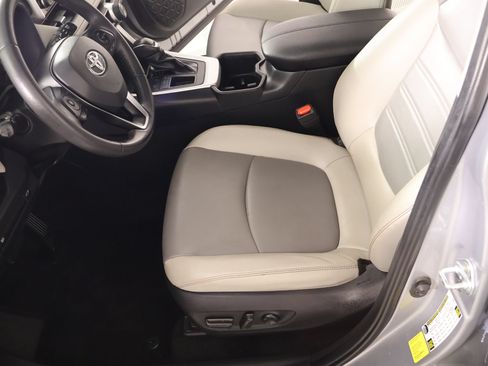 Used 2024 Toyota RAV4 XLE Premium FWD image 10