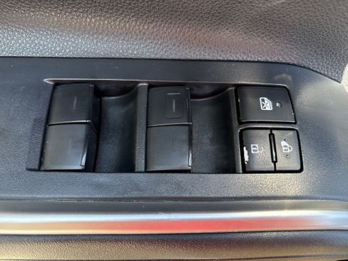 Used 2022 Toyota Highlander XSE AWD/4WD image 15
