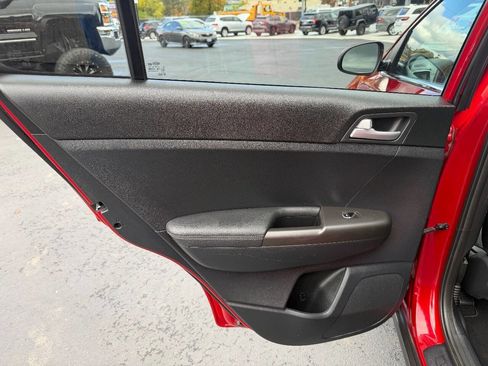 Used 2021 Kia Sportage LX image 18