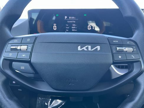 Used 2025 Kia K4 LXS image 27
