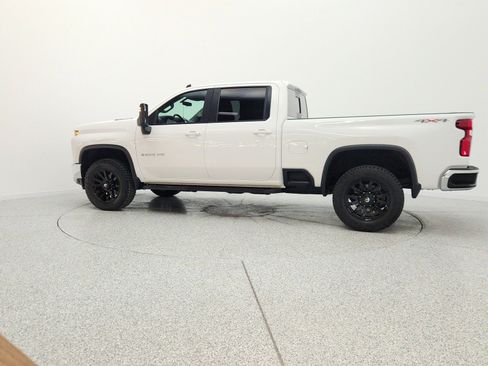 Used 2022 Chevrolet Silverado 2500 LT w/ Convenience Package AWD/4WD image 8