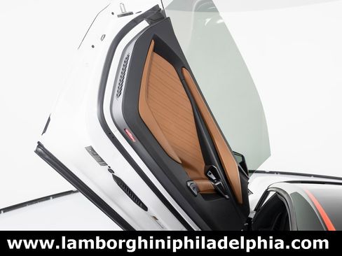 Used 2024 Lamborghini Revuelto image 12