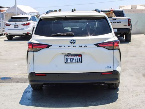Used 2021 Toyota Sienna XLE w/ XLE Plus Package FWD image 8