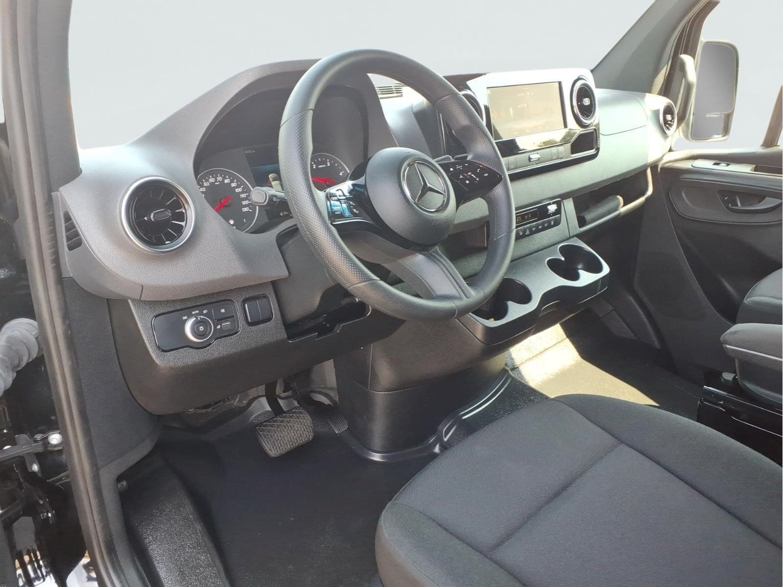 Used 2025 Mercedes-Benz Sprinter 2500 image 21