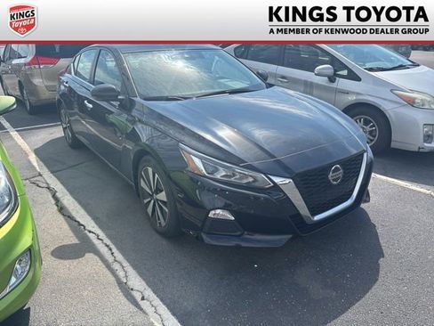 Used 2022 Nissan Altima 2.5 SV w/ SV Premium Package FWD image 1