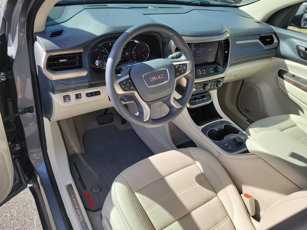 Used 2020 GMC Acadia Denali w/ Technology Package FWD image 21