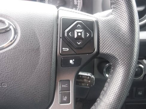 Used 2021 Toyota Tacoma TRD Sport w/ Technology Package image 40