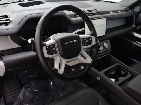 Used 2024 Land Rover Defender 110 SE image 6