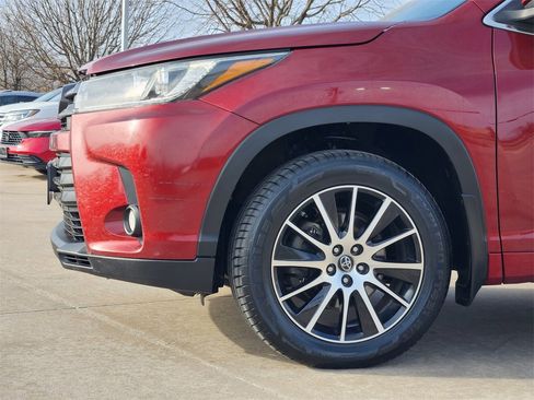 Used 2017 Toyota Highlander SE image 8