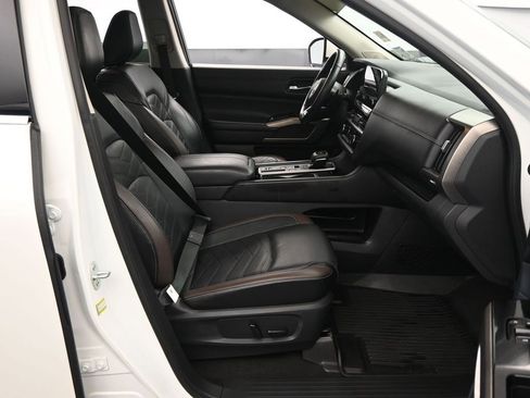 Used 2022 Nissan Pathfinder Platinum w/ Cargo Package image 13