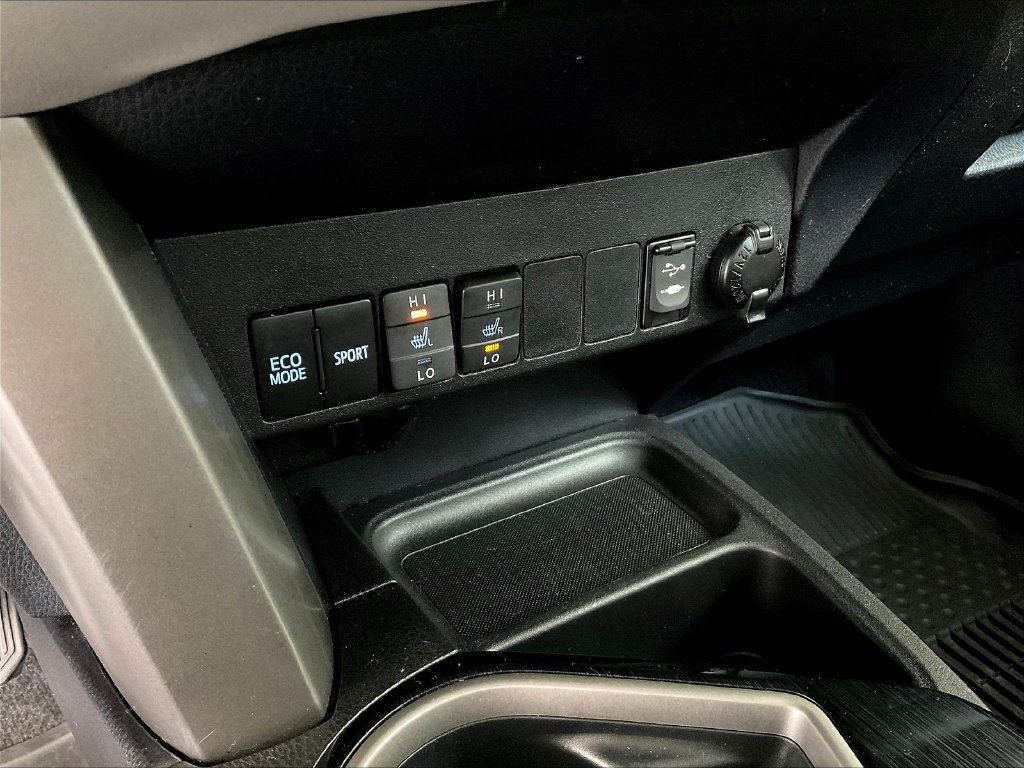 Used 2017 Toyota RAV4 Limited AWD/4WD image 18