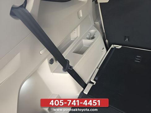 Used 2024 Volkswagen Atlas SE FWD image 31