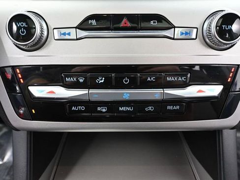 Used 2022 Ford Explorer XLT w/ Equipment Group 202A image 33