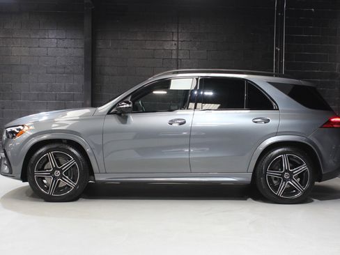 Used 2025 Mercedes-Benz GLE 580 4MATIC w/ Driver Assistance Package image 3