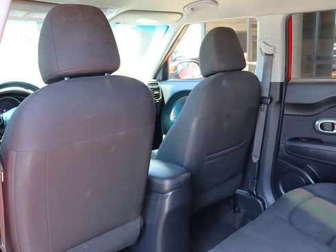 Used 2018 Kia Soul + FWD image 31