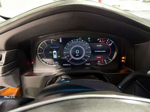 Used 2018 Cadillac Escalade ESV Premium Luxury image 22