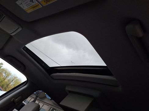 Used 2022 Honda Pilot Touring image 17