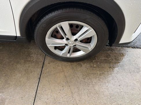 Used 2021 Nissan Kicks S FWD image 38