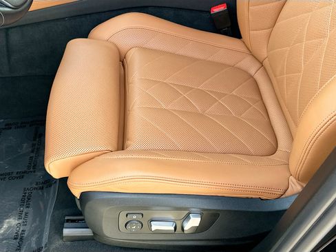 Used 2023 BMW X5 xDrive40i w/ Parking Assistance Package AWD/4WD image 19