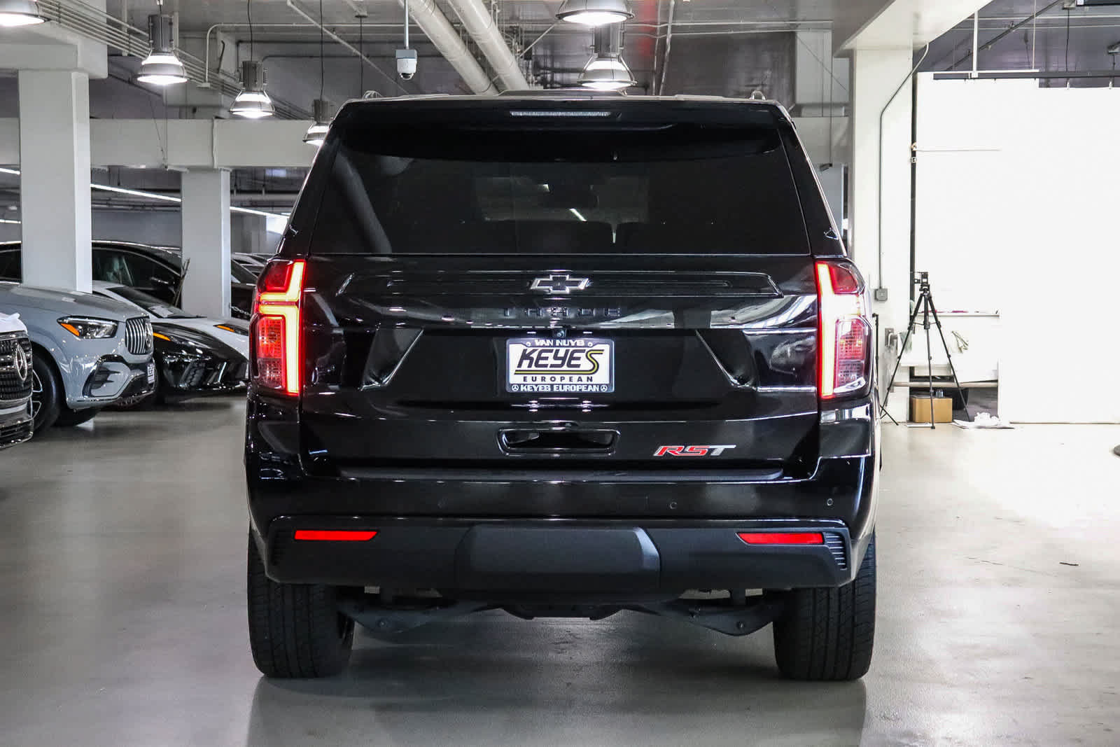 Used 2023 Chevrolet Tahoe RST w/ Luxury Package RWD image 3