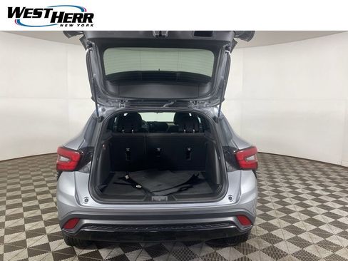 Used 2024 Chevrolet Trax RS FWD image 18