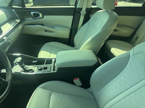 Used 2025 Kia Sorento S image 6