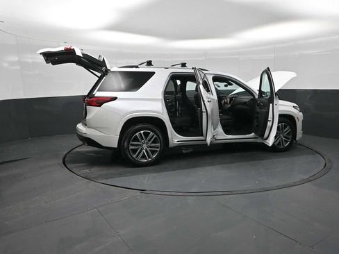 Used 2023 Chevrolet Traverse High Country image 37