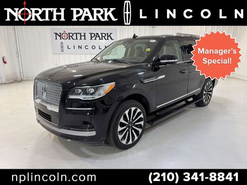 Used 2022 Lincoln Navigator Reserve image 1