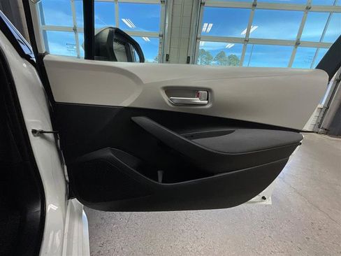 Used 2020 Toyota Corolla LE FWD image 25