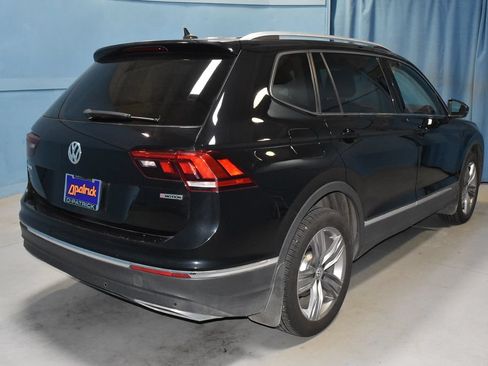 Used 2021 Volkswagen Tiguan SEL AWD/4WD image 25