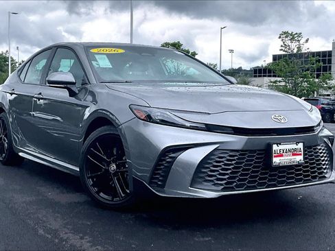 Used 2026 Toyota Camry SE w/ Convenience Package FWD image 2