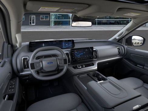 New 2025 Ford Expedition Active image 9