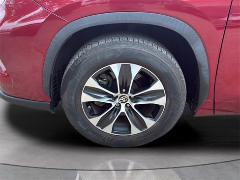 Used 2020 Toyota Highlander XLE image 42