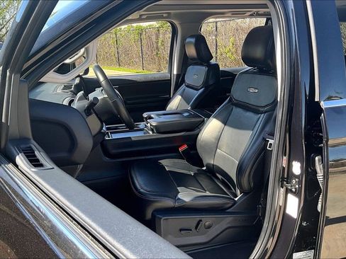 Used 2025 Ford Expedition Max Platinum AWD/4WD image 32