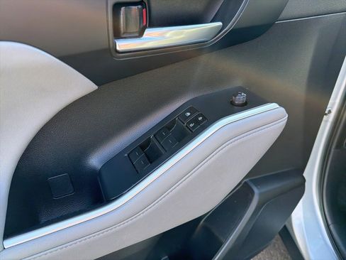 Used 2022 Toyota Highlander XLE image 24