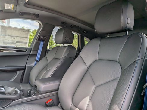 New 2026 Porsche Macan AWD/4WD image 5