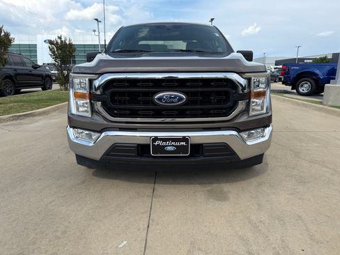 Used 2022 Ford F150 XLT w/ Trailer Tow Package RWD image 9