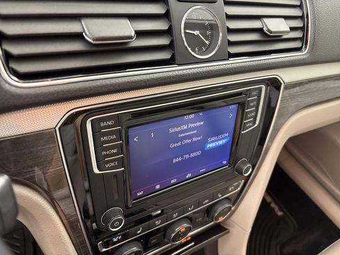 Used 2016 Volkswagen Passat 1.8T SE w/ Lighting Package (P06) FWD image 28