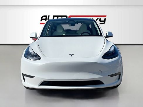 Used 2025 Tesla Model Y Long Range AWD/4WD image 2