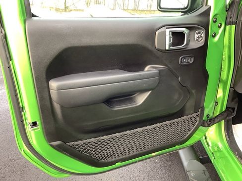 Used 2025 Jeep Gladiator Sport image 13