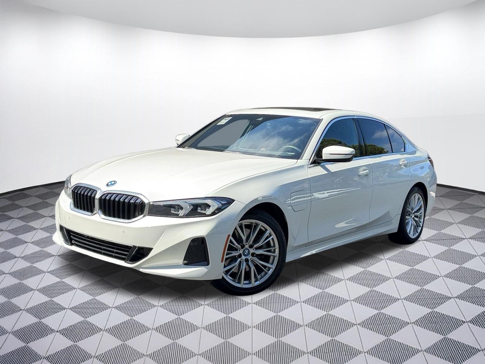Used 2024 BMW 330e w/ Premium Package RWD image 1