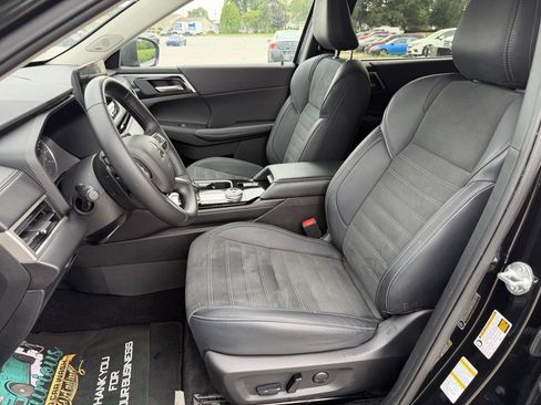 Used 2025 Mitsubishi Outlander SE FWD image 4