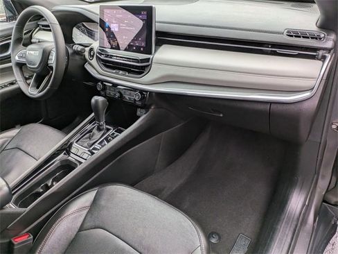 Certified 2023 Jeep Compass Limited image 29