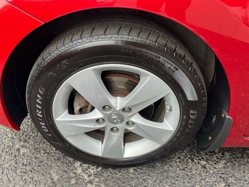 Used 2013 Hyundai Elantra GLS w/ Preferred Pkg FWD image 14
