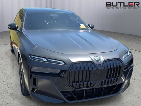 Certified 2023 BMW 740i RWD image 5