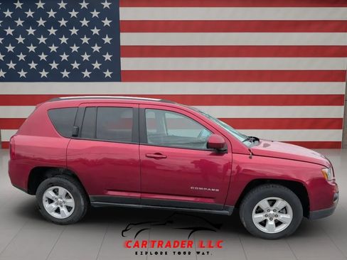 Used 2017 Jeep Compass Latitude FWD image 13