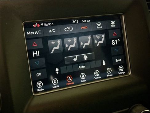 Used 2018 Jeep Grand Cherokee Laredo image 29