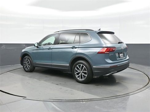Used 2020 Volkswagen Tiguan SE w/ Panoramic Sunroof Package image 5