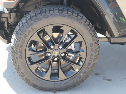 New 2025 Jeep Gladiator Sport image 16